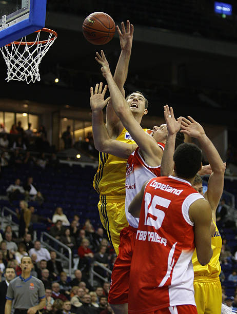 现代职业足 现代职业足